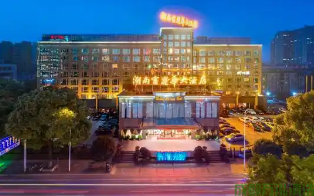 2025年9月15日彭州某酒店餐厅厨房油烟机和烟道清洗案例