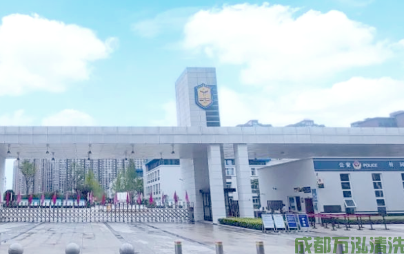 2025年9月21日彭州某单位食堂后厨油烟机和烟道清洗案例